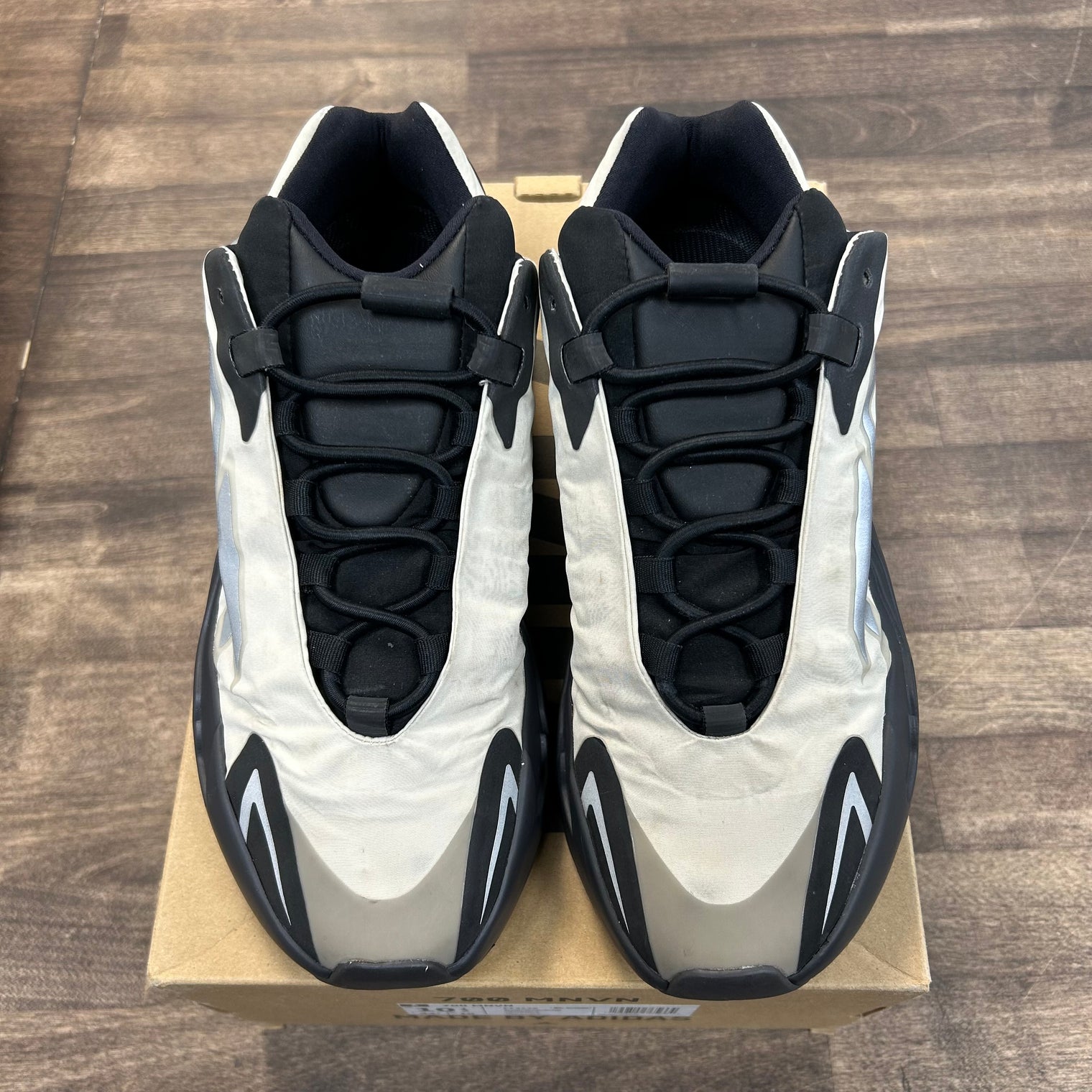 Bone Yeezy MNVN (USED)