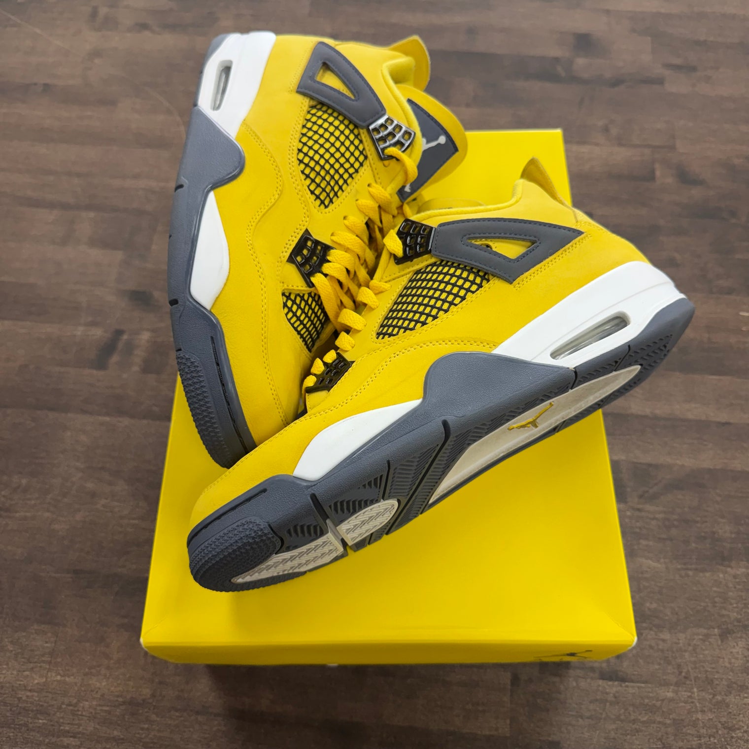 Jordan 4 Retro Lightning (US 10.5) (USED)