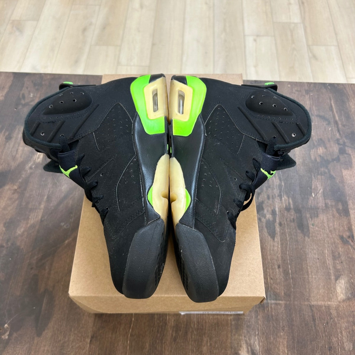 Jordan 6 Retro Electric Green Size 10.5 (Pre-Owned) - Image 3