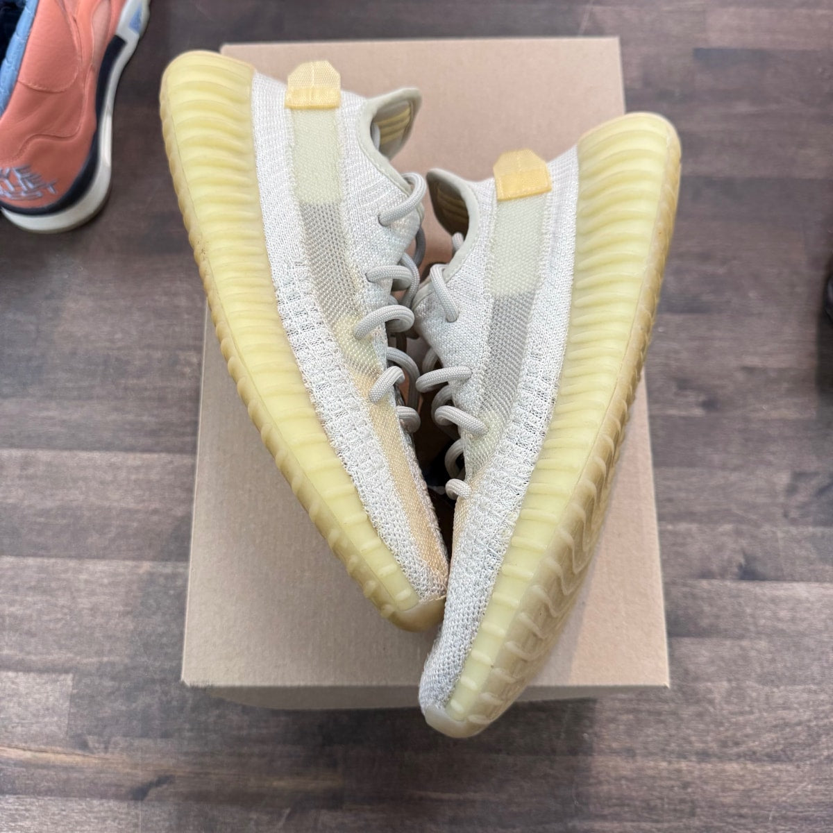 adidas Yeezy Boost 350 V2 Light Size 7 (Pre-Owned) - Image 1
