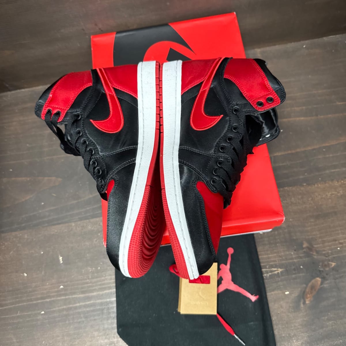 Jordan 1 Retro High OG Satin Bred (Women's) Size 11W (Pre-Owned) - side