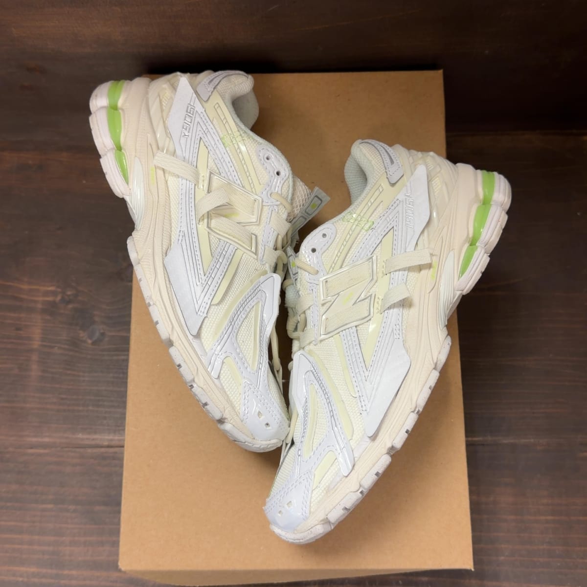New Balance 1906A White Green Size 5.5 (Pre-Owned) - back