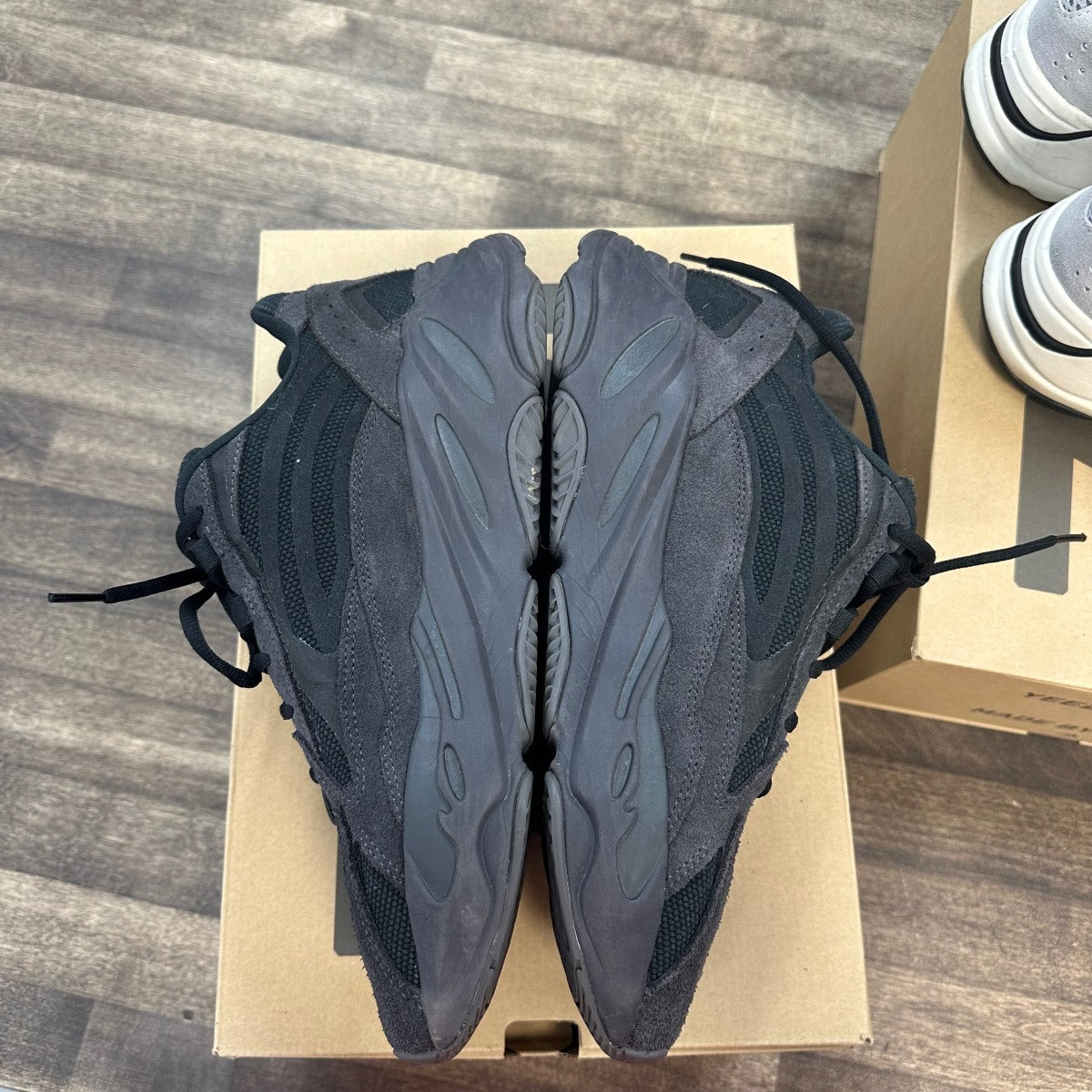 adidas Yeezy Boost 700 V2 Vanta - Image 3