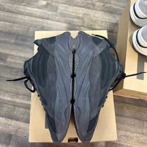 adidas Yeezy Boost 700 V2 Vanta - Image 3