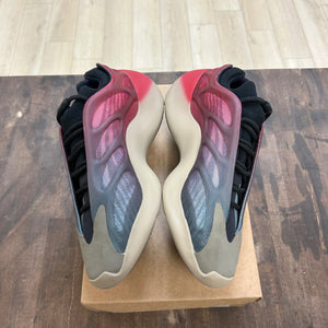 adidas Yeezy 700 V3 Fade Carbon Size 11 (Pre-Owned) - Image 3