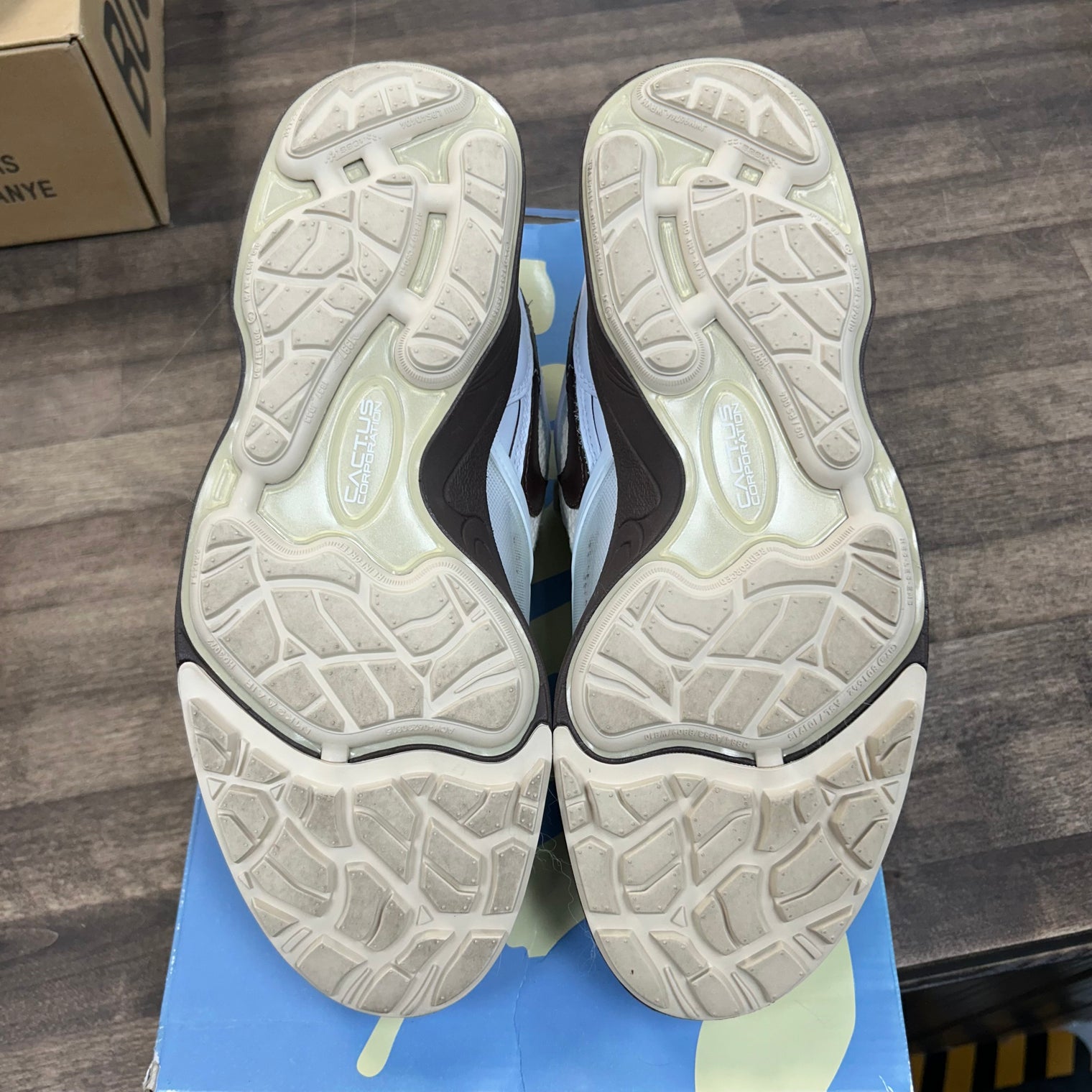 Light Chocolate Zoom Field Jaxx Travis Scott (USED)