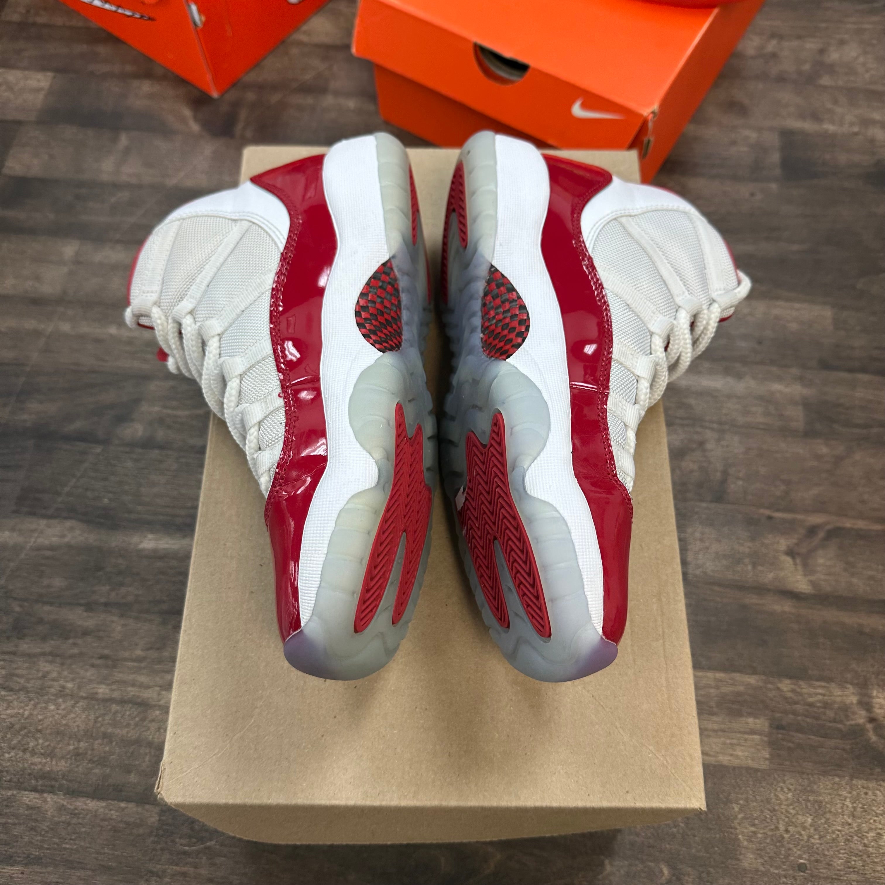 Jordan Cherry Jordan 11 Retro (GS) (USED,No Box) Size 6Y (Pre-Owned) - Image 5
