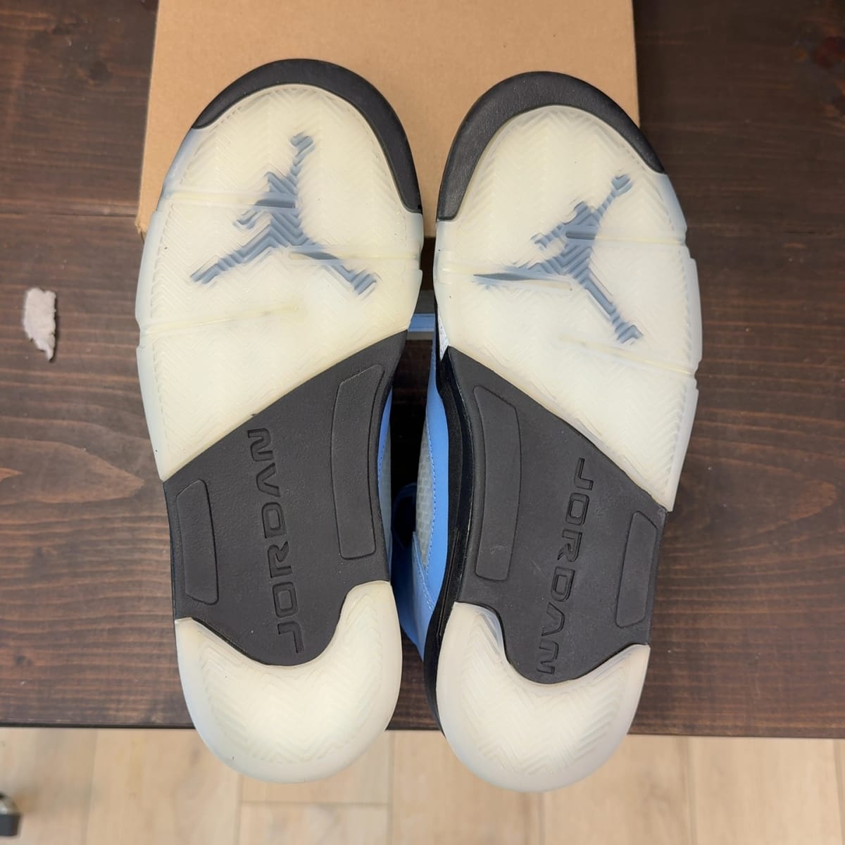 Jordan 5 Retro UNC University Blue Size 8.5 - aux