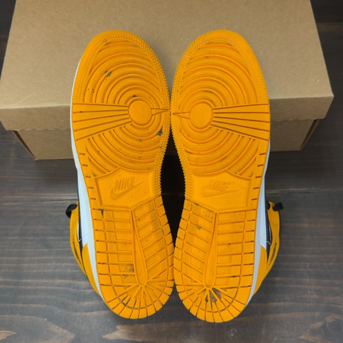 Jordan 1 Mid Taxi (GS) Size 6.5Y (Pre-Owned) - Image 6
