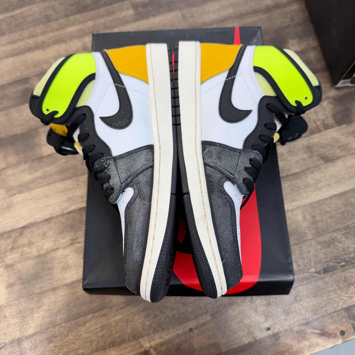 Jordan 1 Retro High White Black Volt University Gold - Image 3