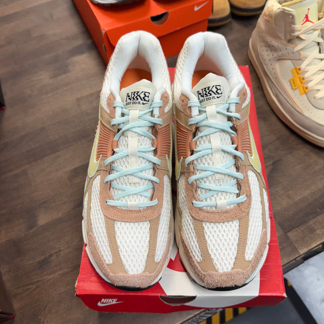 Have a Nike Day Nike Vomero 5 (USED)