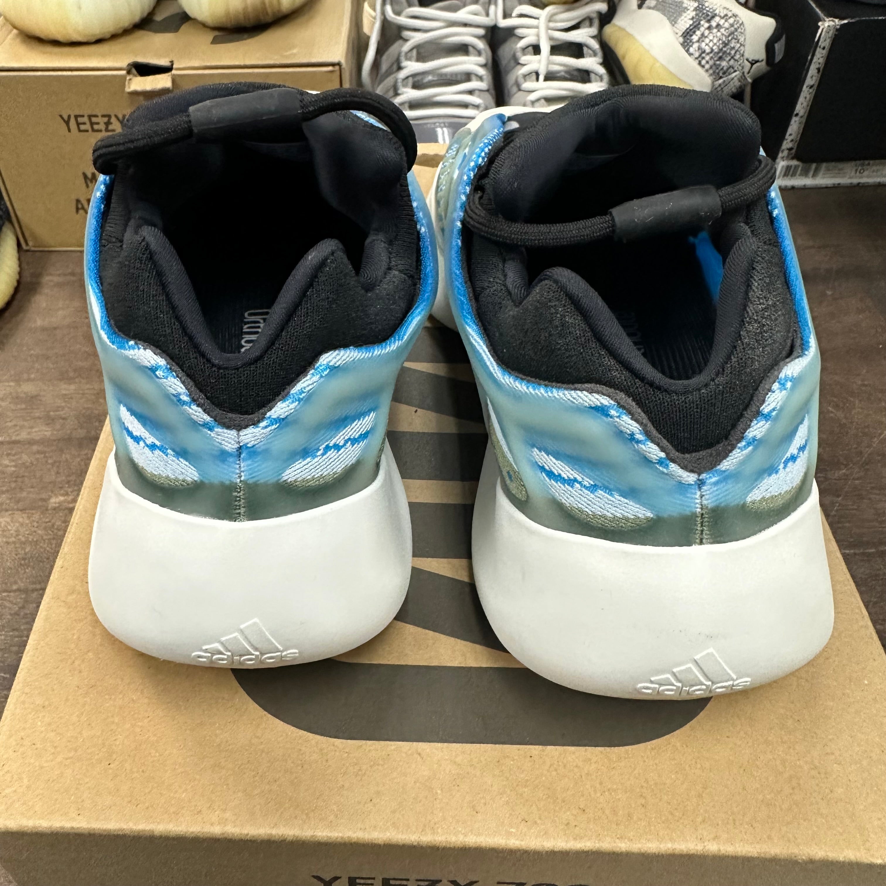 adidas Arzareth Yeezy 700 V3 (USED) Size 10.5 (Pre-Owned) - Image 4