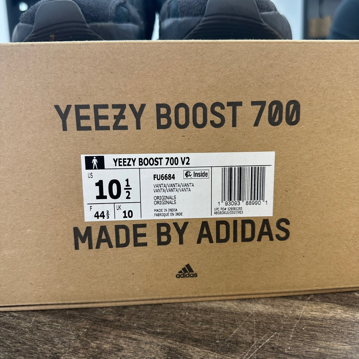 adidas Yeezy Boost 700 V2 Vanta - Image 6