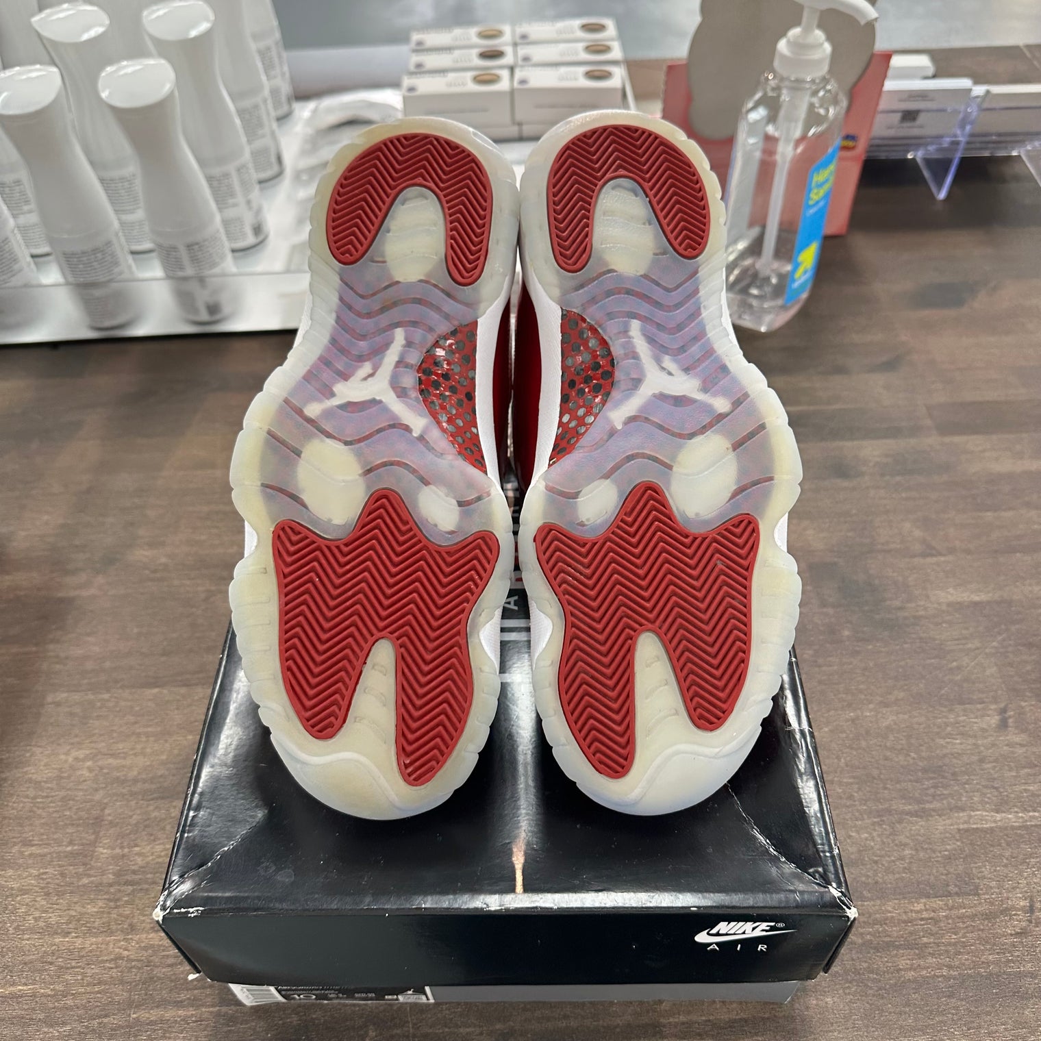 Cherry Jordan 11 Retro (USED)