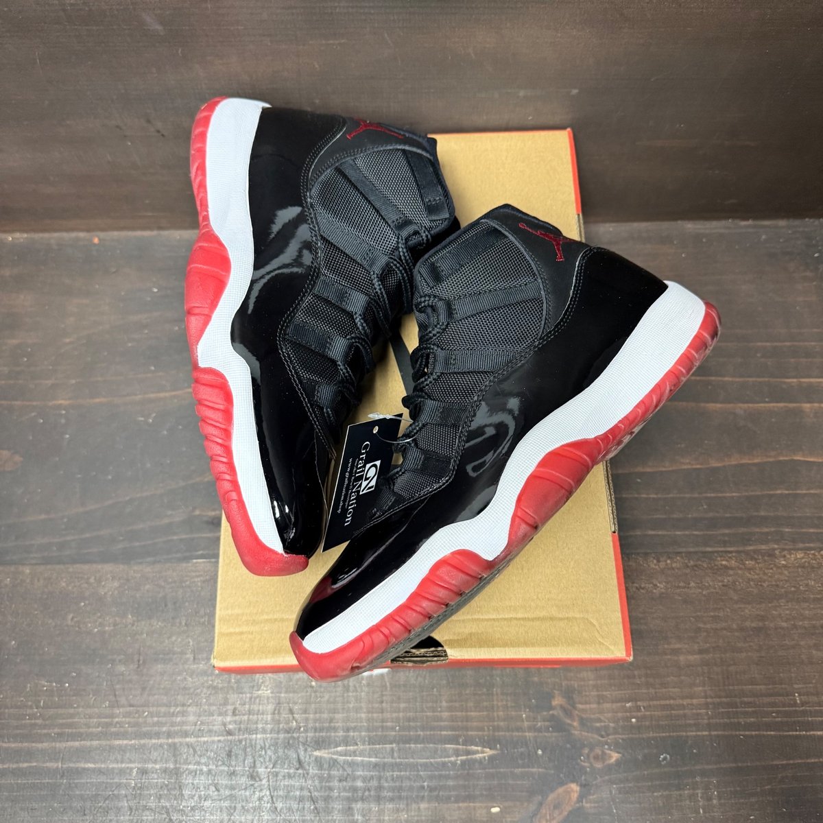 Jordan 11 Retro Playoffs Bred (2019) Size 10 (Pre-Owned) - tag