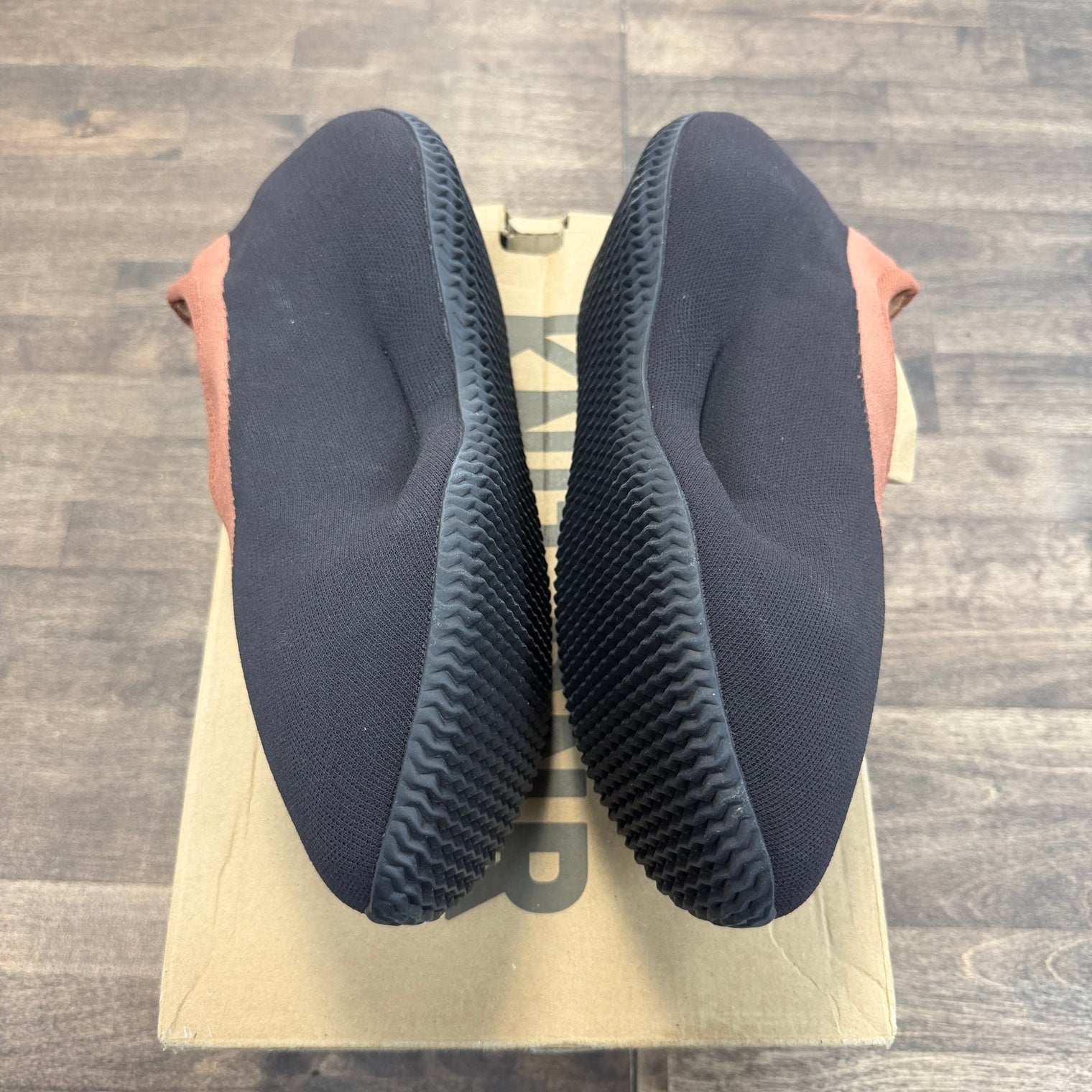 Stone Carbon Yeezy Knit RNNR (USED)