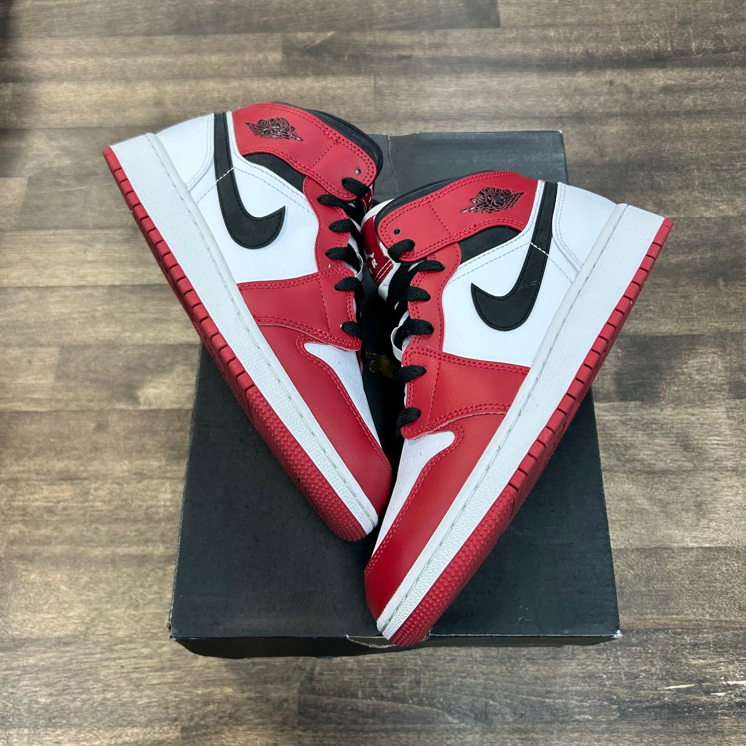 Chicago Jordan 1 Mid (2022) (GS) (USED)