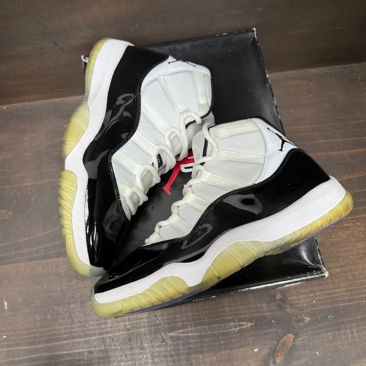 Jordan 11 Retro Concord (2018) Size 10 (Pre-Owned) - tag