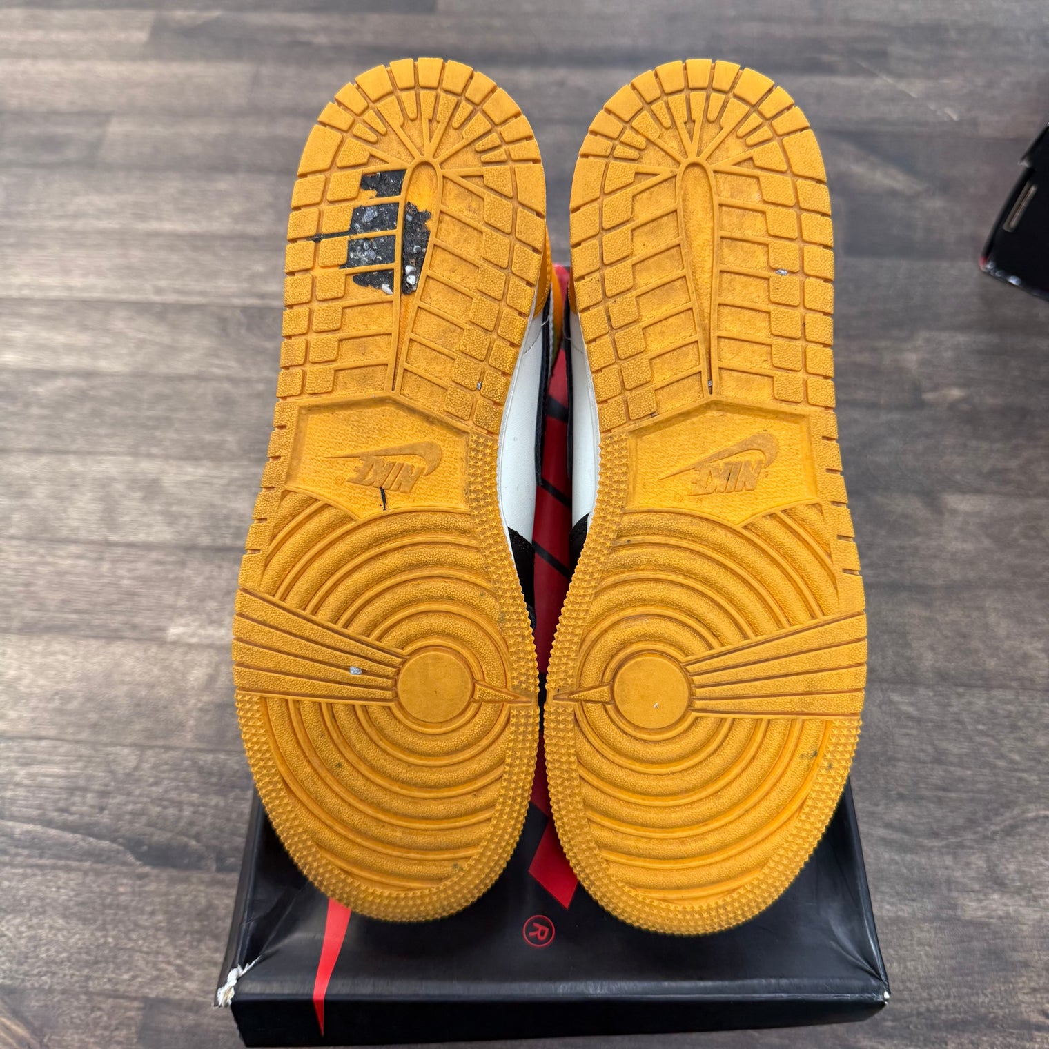 GS) Taxi Yellow Toe Jordan 1 High (USED)