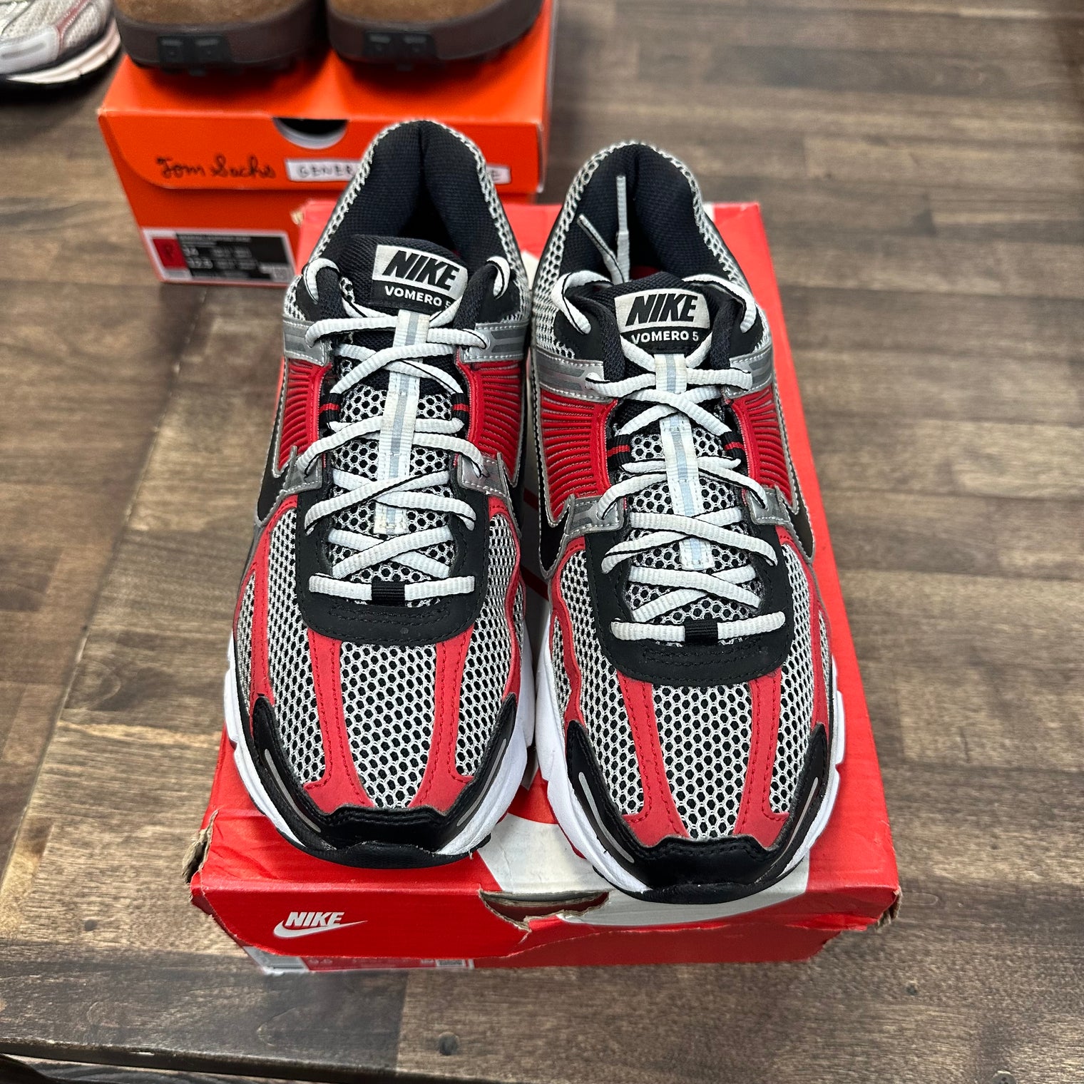 Nike Zoom Vomero 5 Metallic Silver University Red (USED)