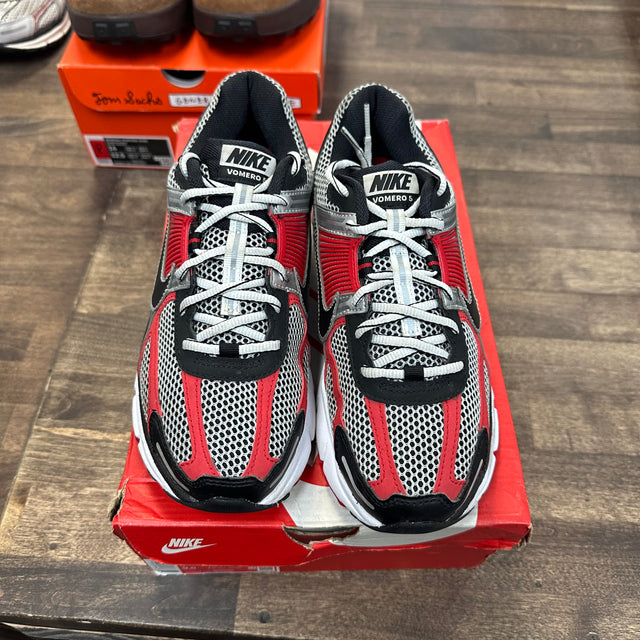 Nike Zoom Vomero 5 Metallic Silver University Red (USED)