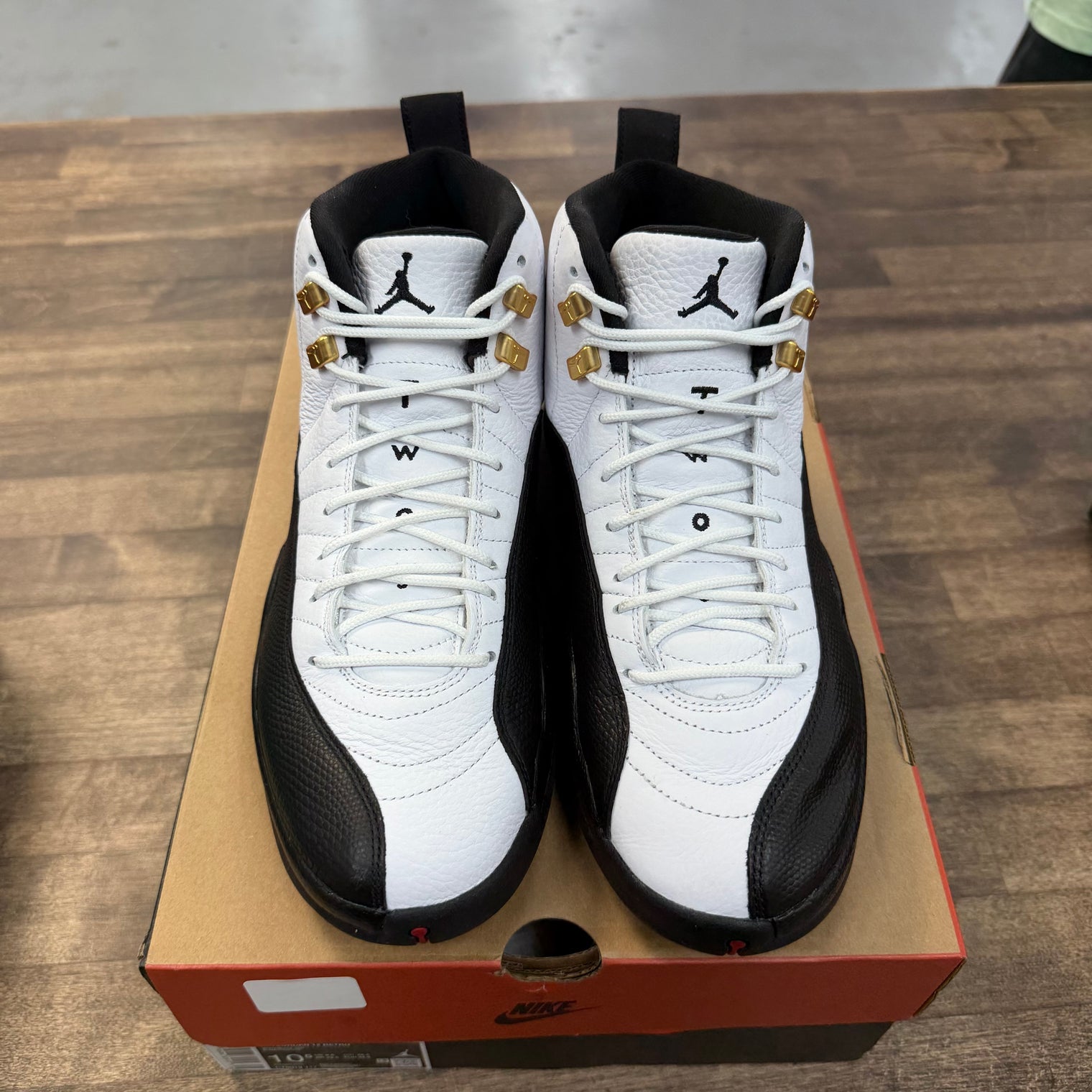 Taxi Jordan 12 Retro (2025) (USED)