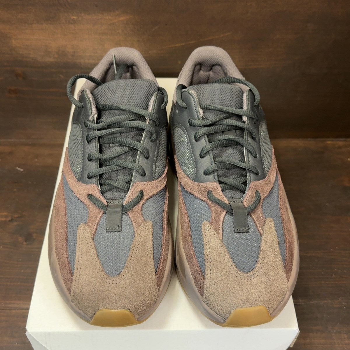 adidas Yeezy Boost 700 Mauve Size 8 (Pre-Owned) - Image 3