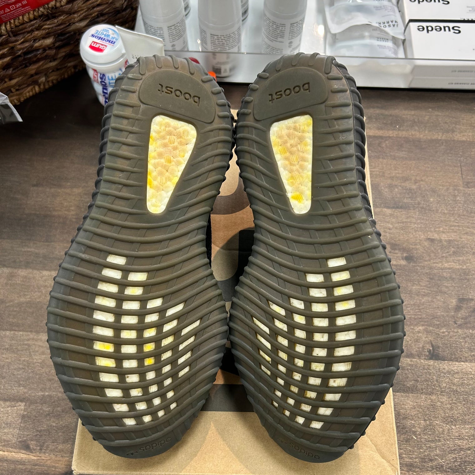 Adidas Yeezy Boost 350 V2 Core Black Red Stripe (USED)