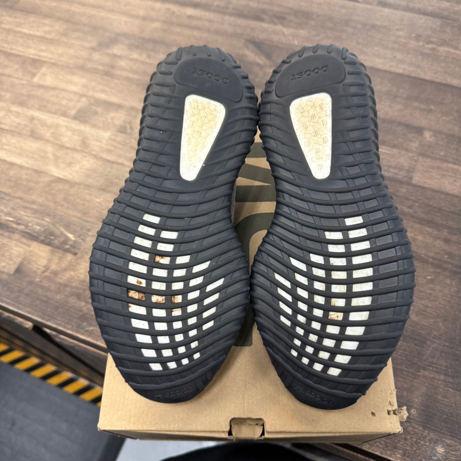 Carbon Beluga Yeezy 350 (USED)