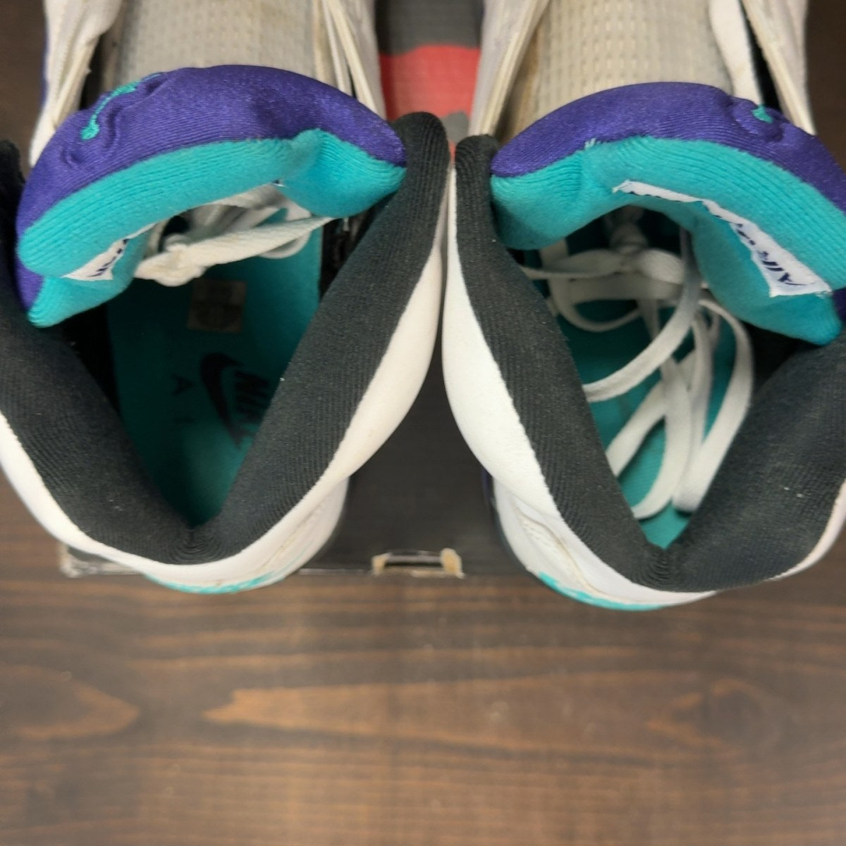 Jordan 5 Retro Grape (2025) Size 10 (Pre-Owned) - aux