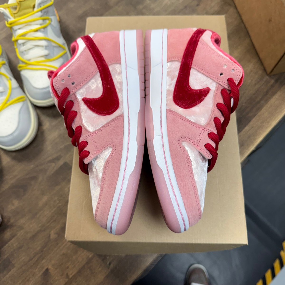 Nike SB Dunk Low StrangeLove Skateboards Size 6.5 (Pre-Owned) - Image 3