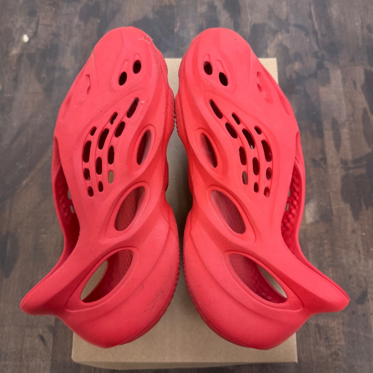 adidas Yeezy Foam RNNR Vermillion Size 11 (Pre-Owned) - Image 5