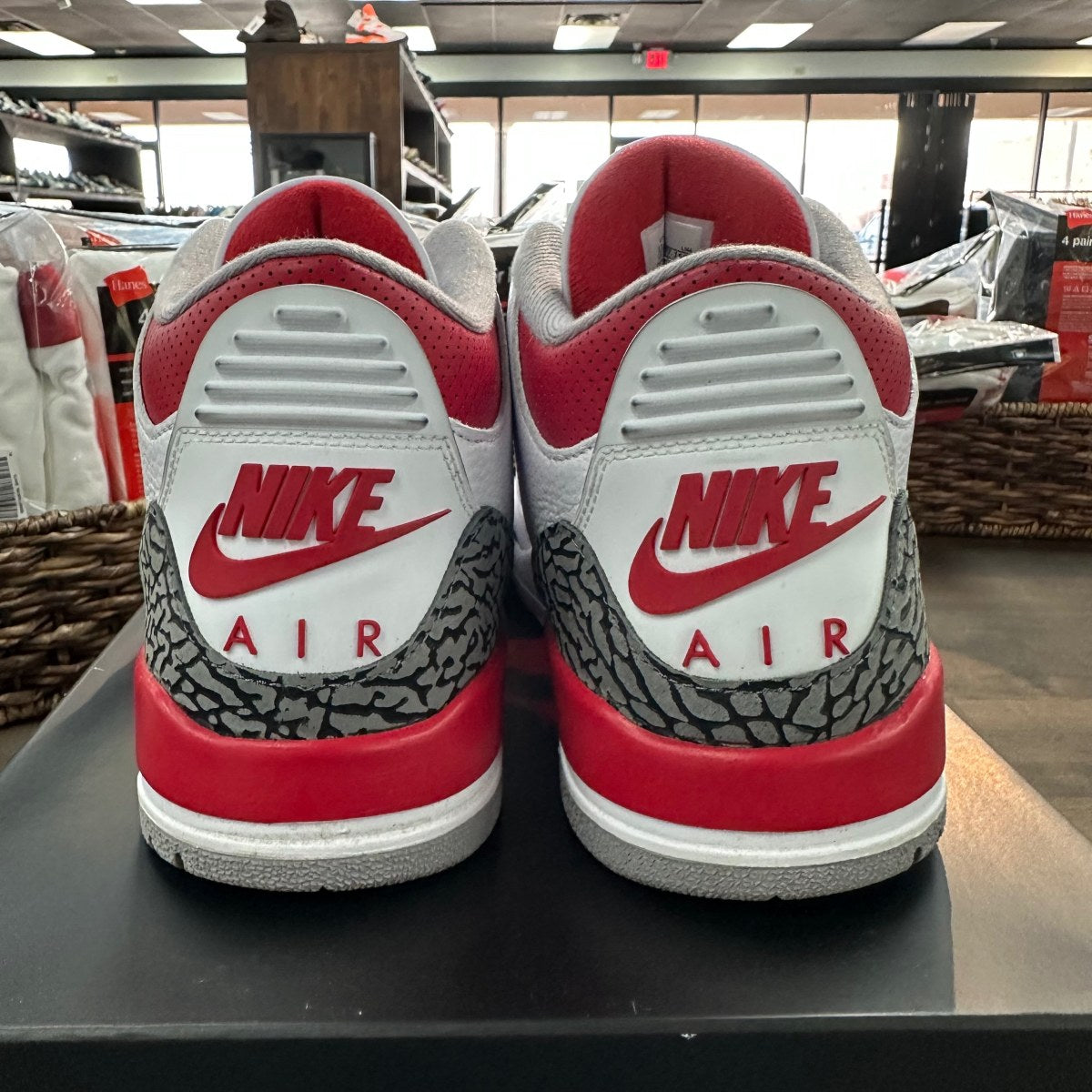 Jordan 3 Retro Fire Red (2022) - Image 4