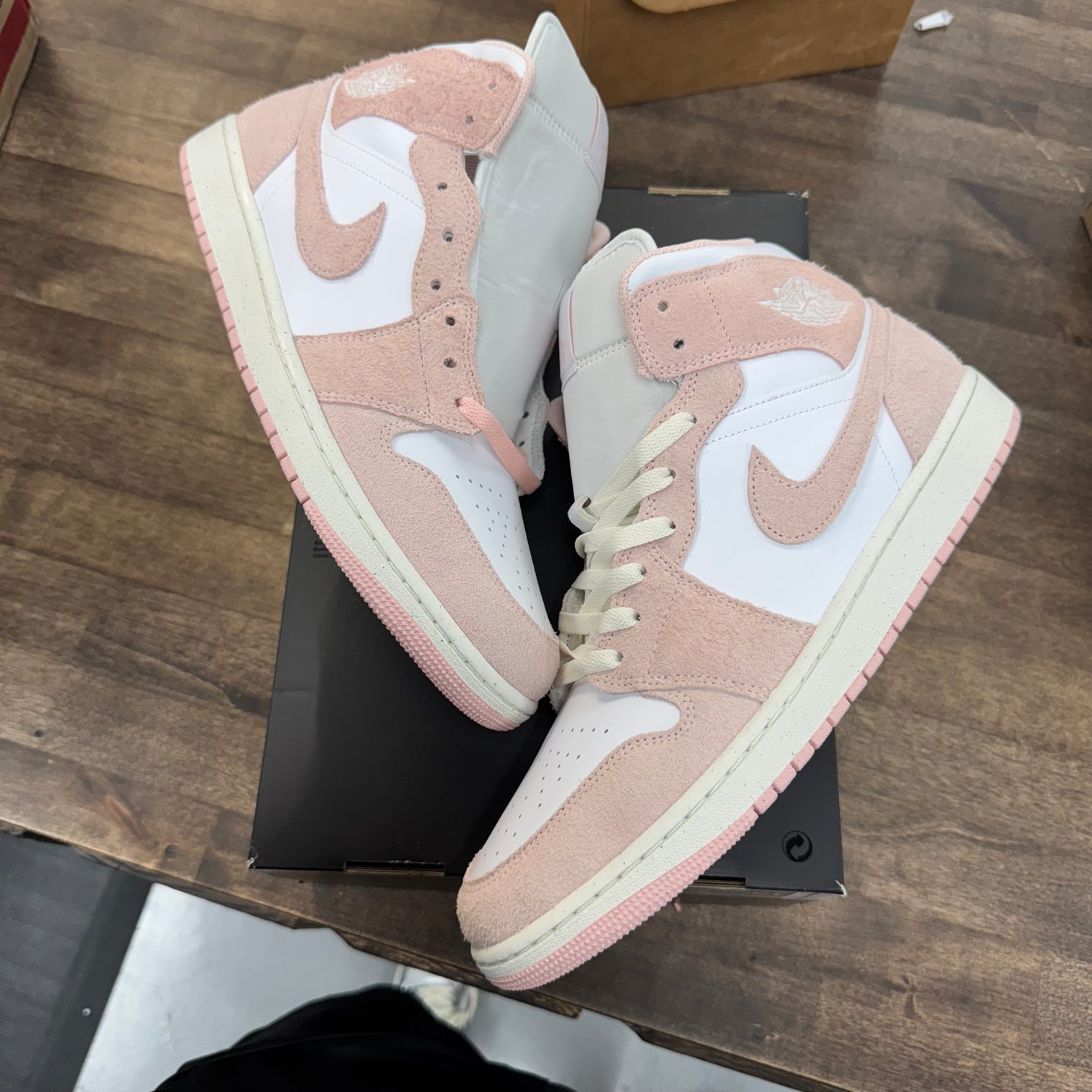 Legend Pink Jordan 1 Mid (USED, No Insoles, No Lid)