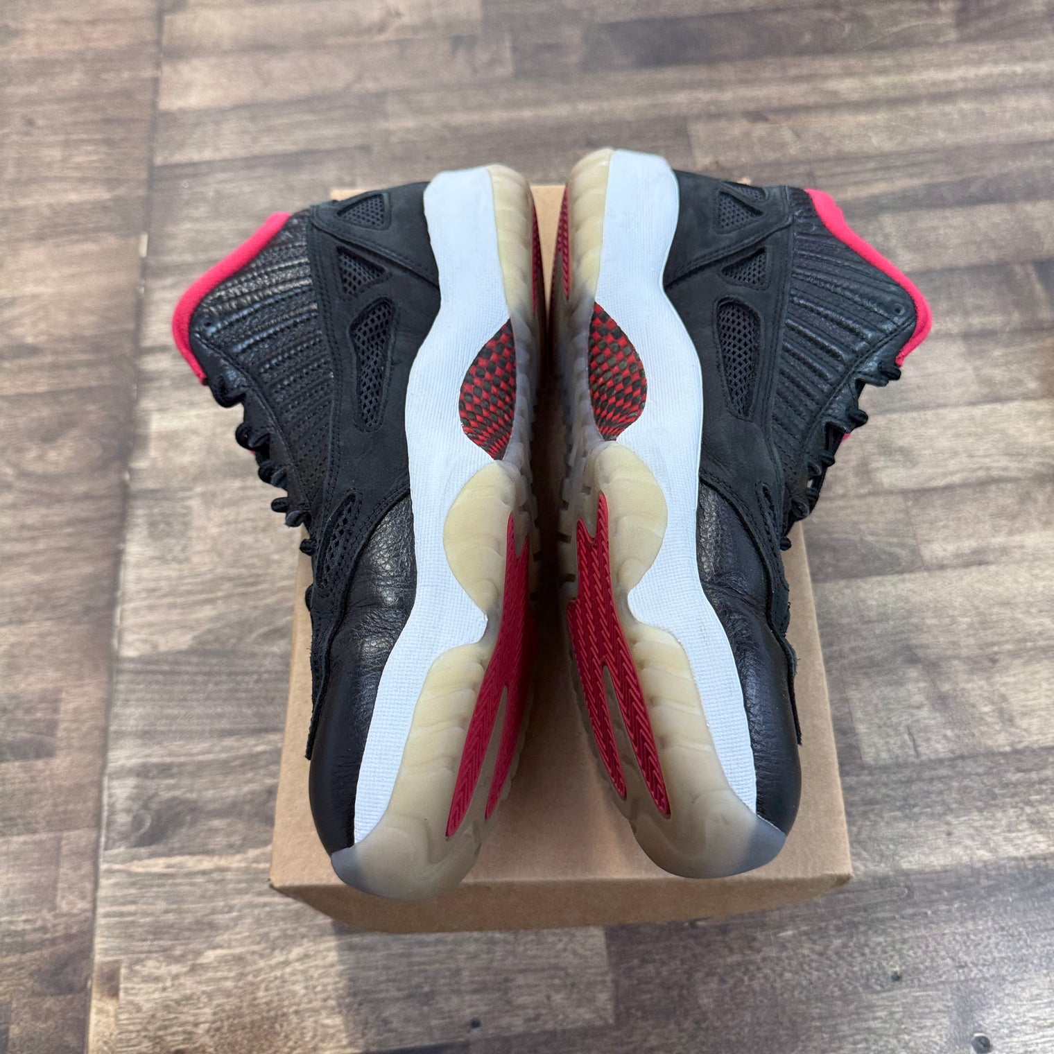 Bred Jordan 11 Retro Low IE (2021) (USED, No Box)