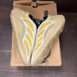 adidas Yeezy 700 V3 Safflower Size 5.5 (Pre-Owned) - back
