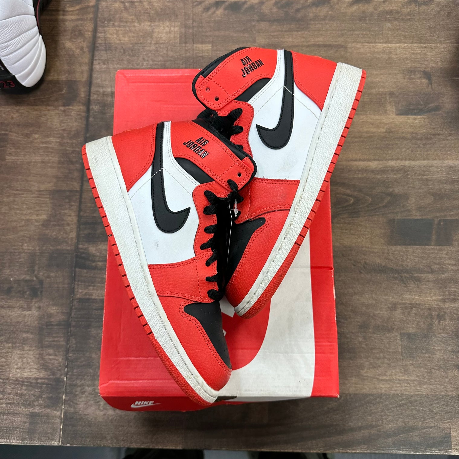 Rare Air Max Orange Jordan 1 Retro High (GS) (USED, Replacement Box)