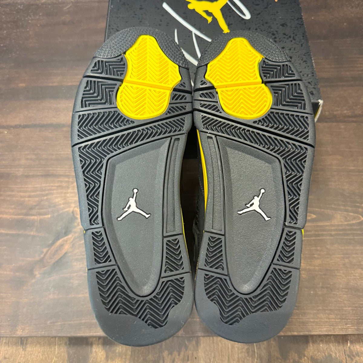 Jordan 4 Retro Thunder (2023) - Image 5