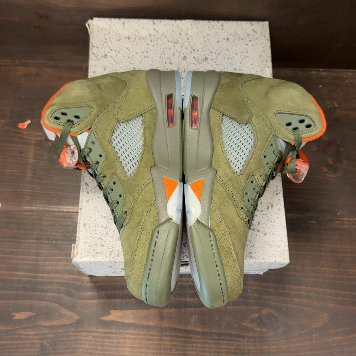Jordan 5 Retro Olive (2024) Size 11.5 (Pre-Owned) - aux