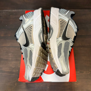 Nike Zoom Vomero 5 Metallic Silver College Grey Size 11 (Pre-Owned)