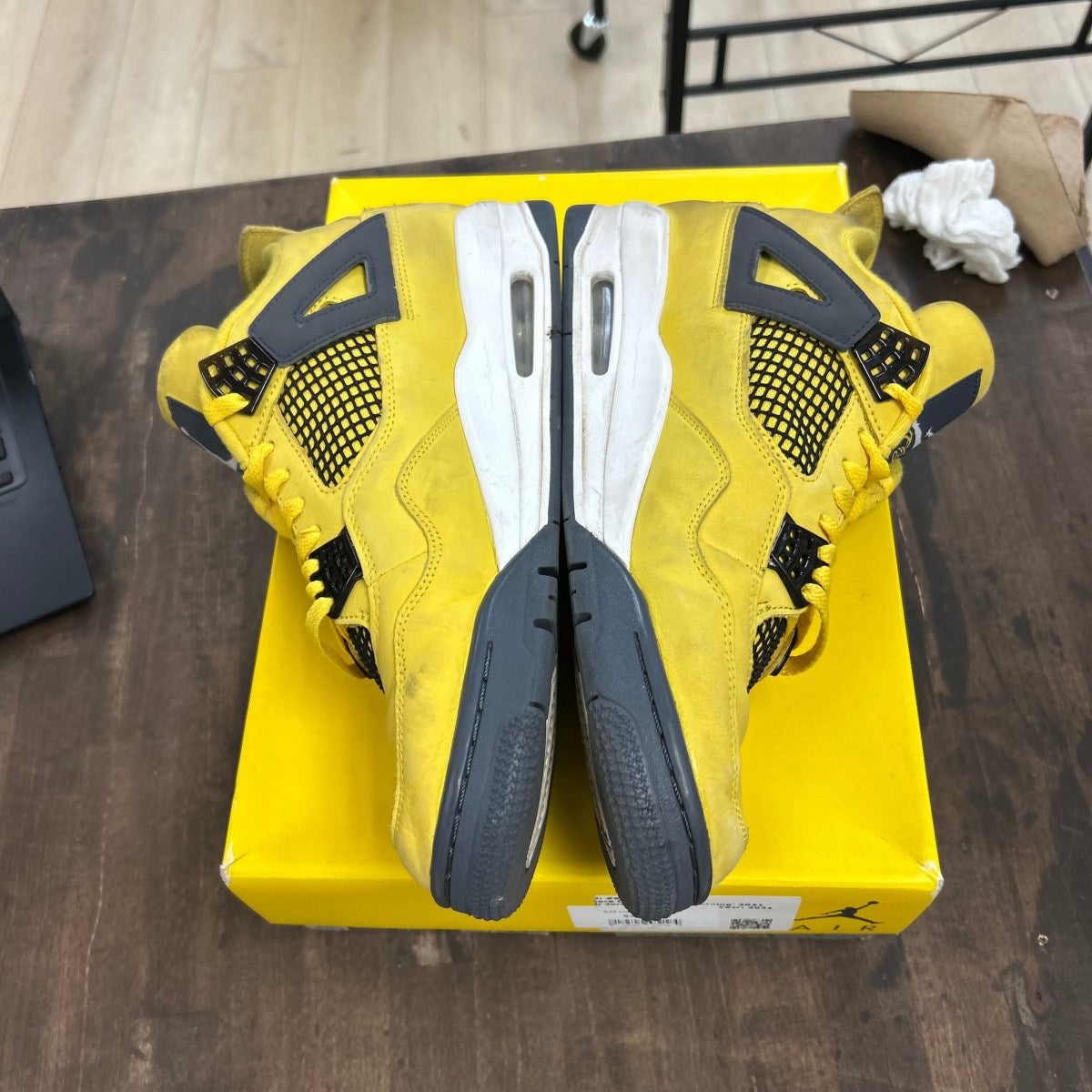 Jordan 4 Retro Lightning (2021) - Image 3