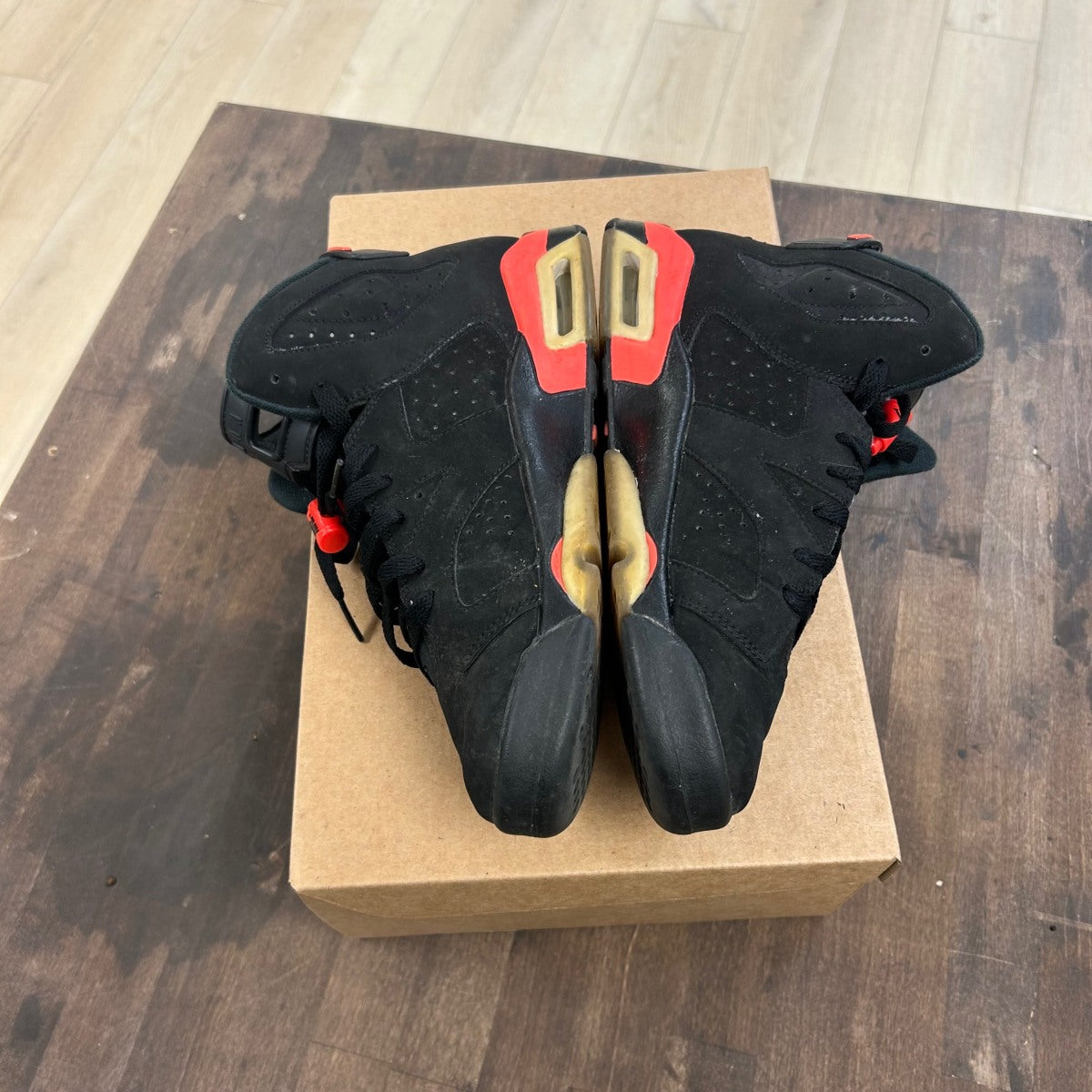 Jordan 6 Retro Black Infrared (2019) (GS) Size 6.5Y (Pre-Owned) - Image 3