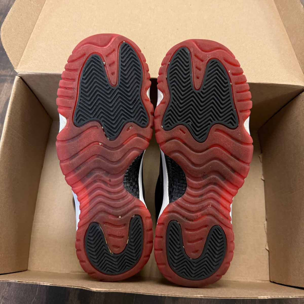 Jordan 11 Retro Low Bred (GS) (2025) Size 6.5Y (Pre-Owned) - Image 6