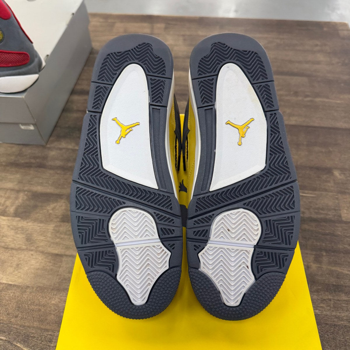 Jordan 4 Retro Lightning (2021) - Image 4