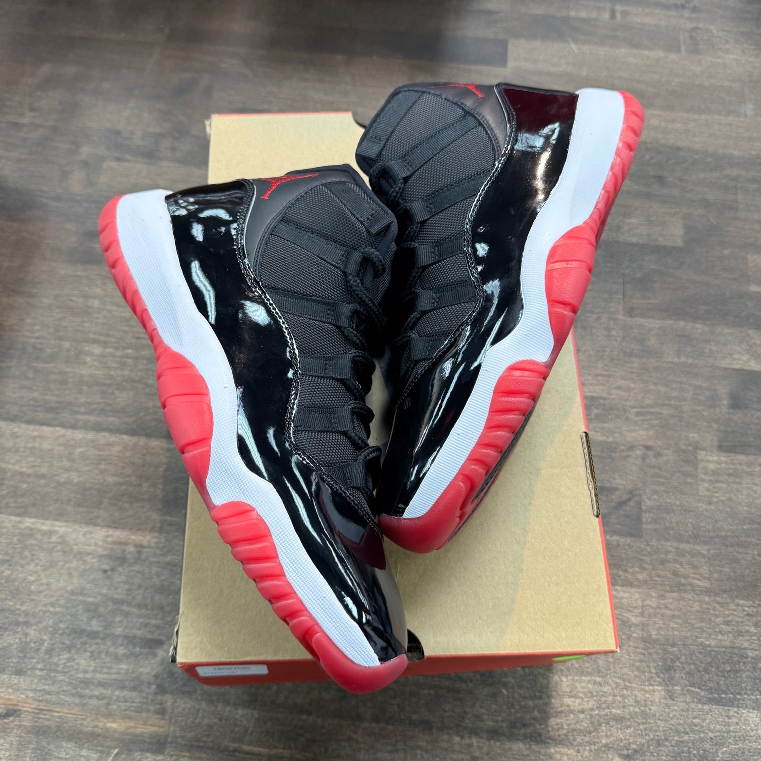 Playoffs Bred Jordan 11 Retro (Lightly Worn)