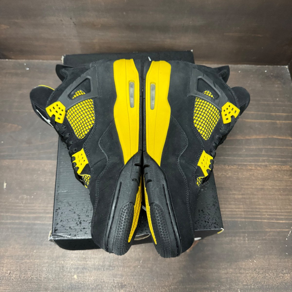 Jordan 4 Retro Thunder (2023) - Image 4