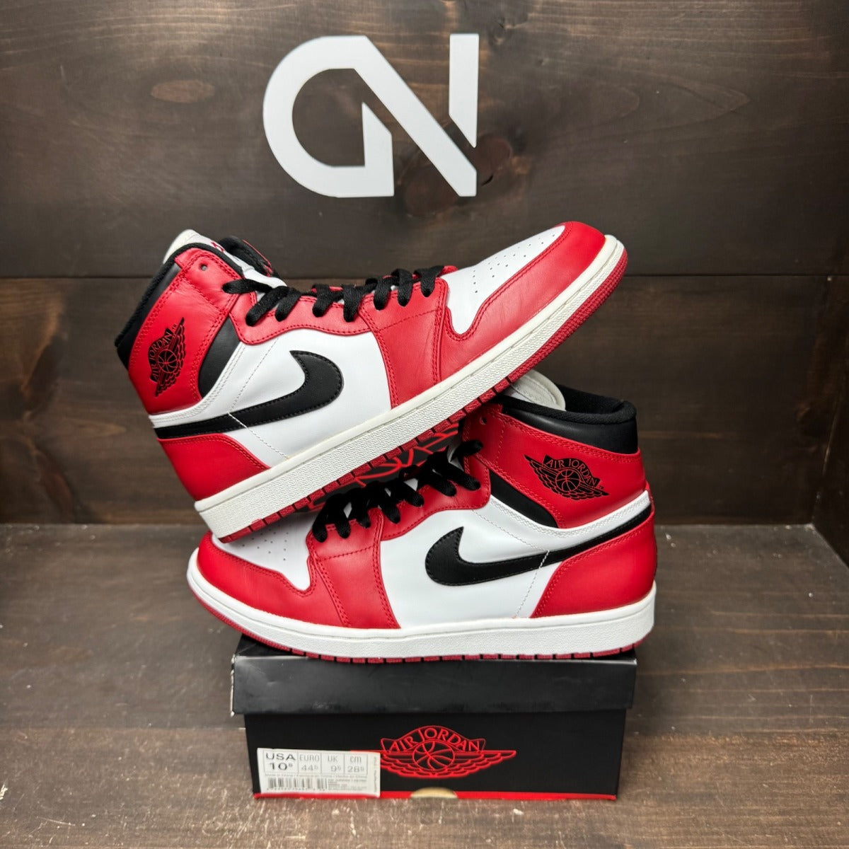 Jordan 1 Retro Chicago (2013) Size 10.5 (Pre-Owned) - front