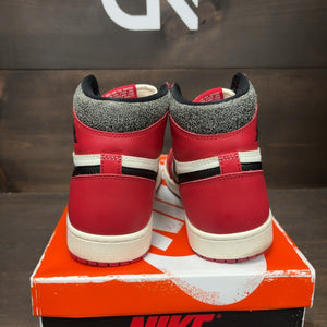 Jordan 1 Retro High OG Chicago Lost and Found Size 10 (Pre-Owned)
