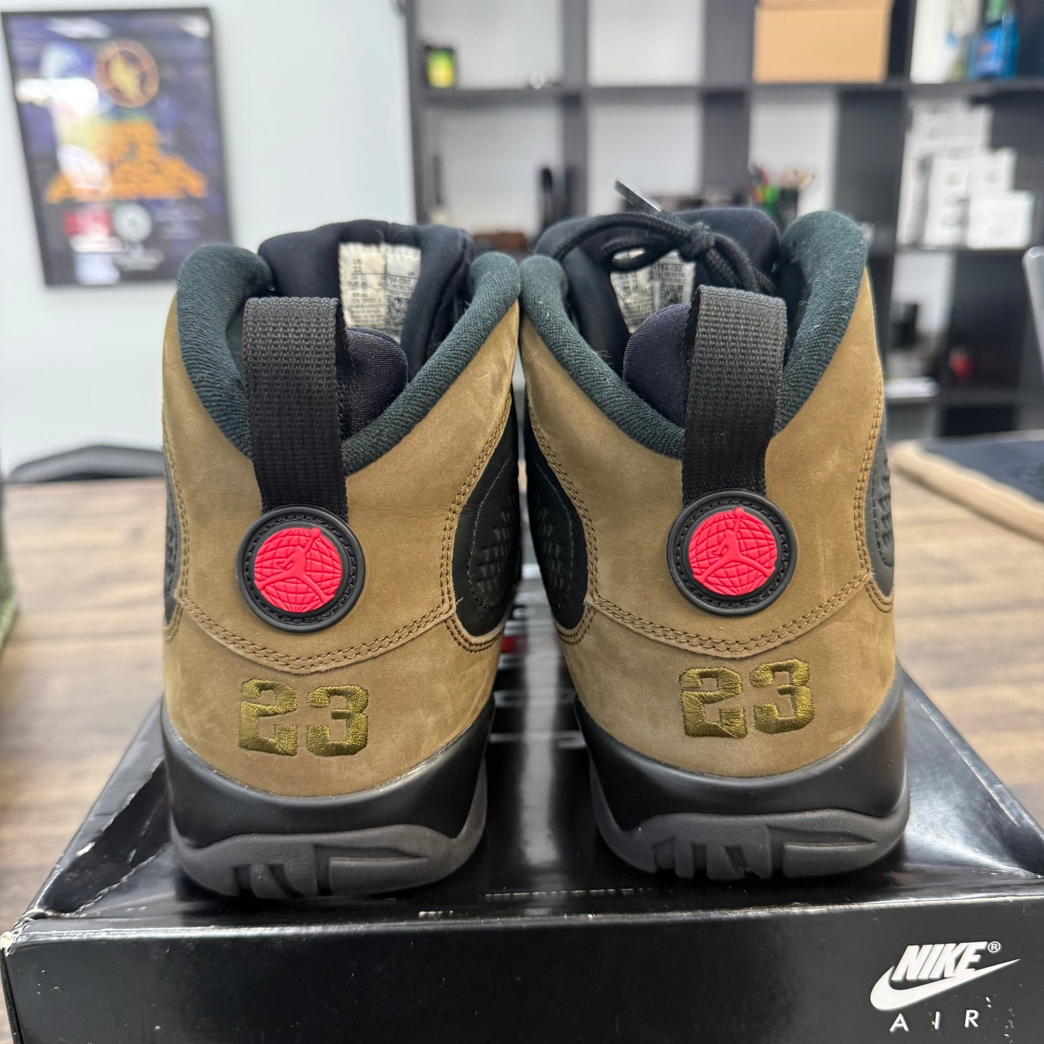 Olive Jordan 9 Retro (USED)