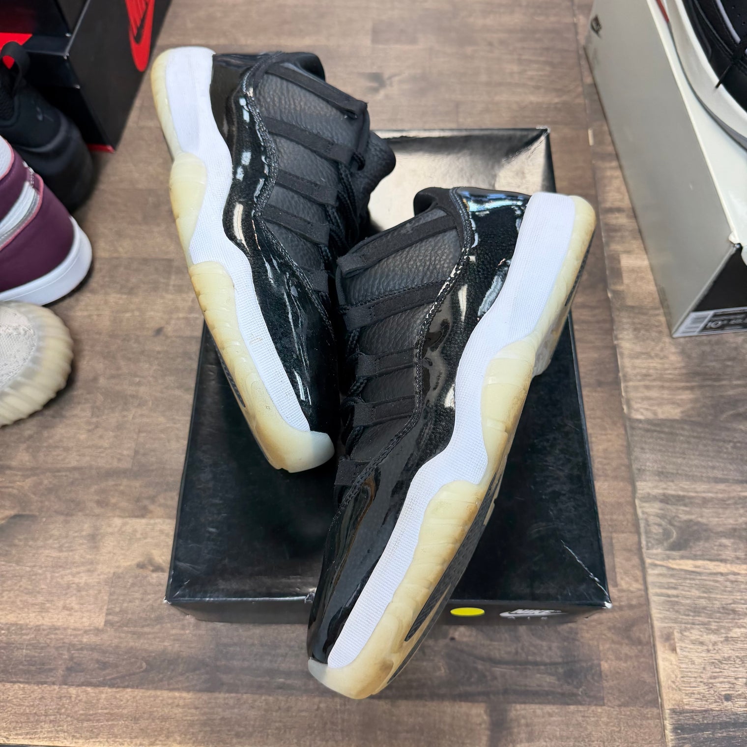 72-10 Jordan 11 Retro Low (USED)